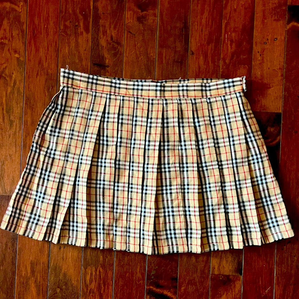 Tan & black plaid pleated skirt.